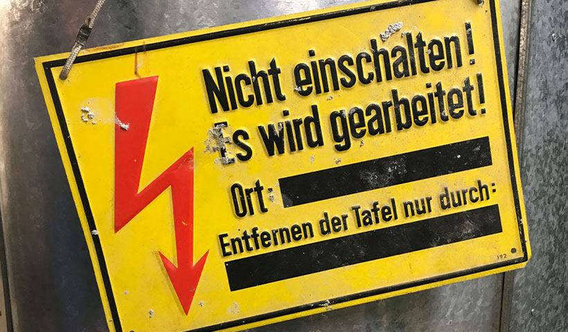 Nicht einschalten! Es wird gearbeitet!