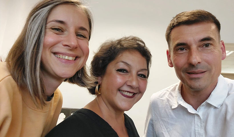 Foto: Jessica Klatt, Elif Cugali und Moderator Jürgen Merz