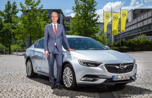 Opel CEO Michael Lohscheller vor dem Insignia Grand Sport.