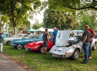 Liebhaberstücke: Am 24. Juni 2018 fahren wieder rund 3.000 Oldtimer-Besitzer ihre motorisierten Schätze zum Klassikertreffen an den Opelvillen vor.
