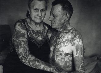 Foto: Herbert Hoffmann, Emma und Oskar Manischweski, Berlin, 1958, Courtesy GRAUWERT Hamburg & Galerie Gebrüder Lehmann Dresden